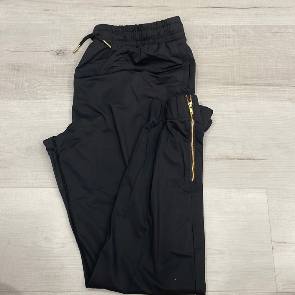 Medium Zyia jogger with zipper detail